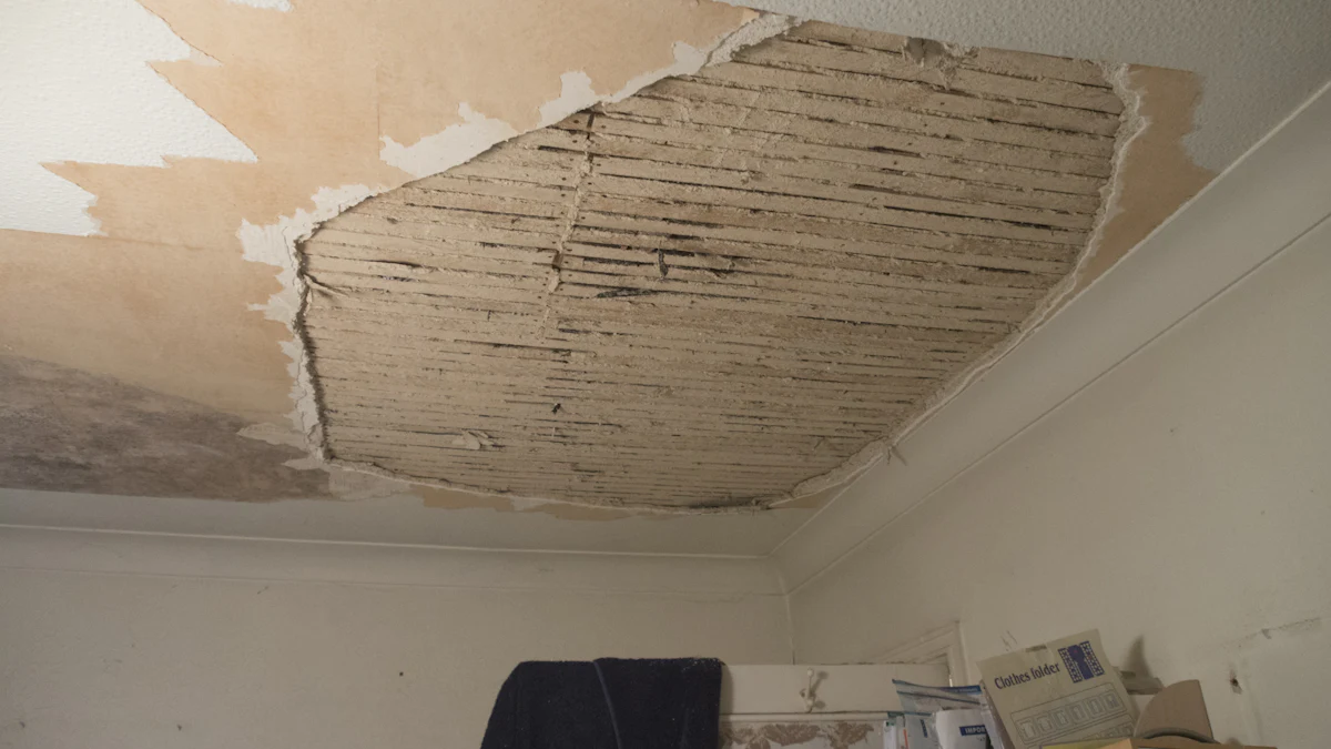 Lekkage plafond: oorzaak vinden en wat u direct doet